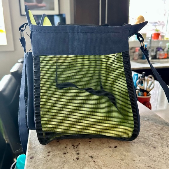 New never used small pet carrier - Picture 2 of 6